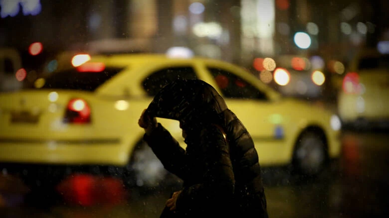 Κλειστοί δρόμοι στην Αττική λόγω χιονιά! Σε ποιες περιοχές παρατηρούνται προβλήματα